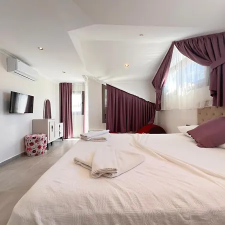 Gunes In Oludeniz, 4 Bedroom, Private Pool Vila